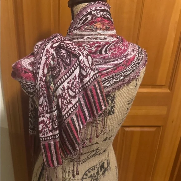 Sacred Threads Paisley Fringe Scarf/Wrap/Shawl/Pashmina - Picture 6 of 7